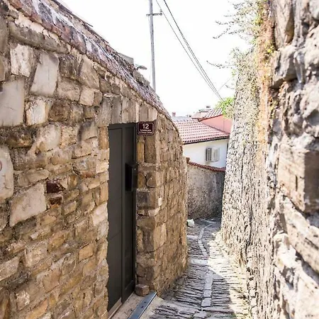 St. Georges Atelier *